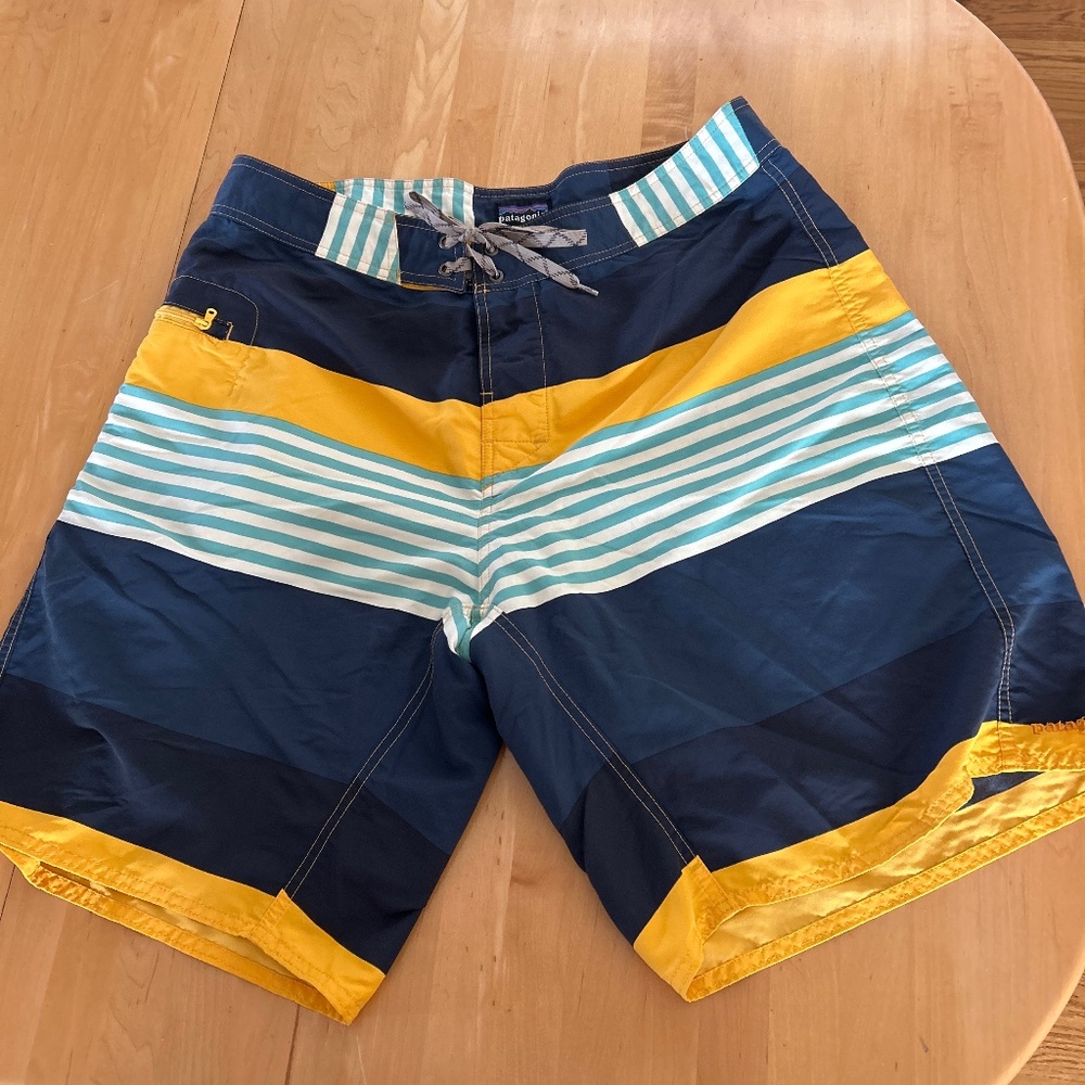 Patagonia men’s Swim Trunks 36